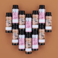 Inovativní permanentní gelové barvy s vysokým leskem pro snadnou a ještě rychlejší aplikaci.